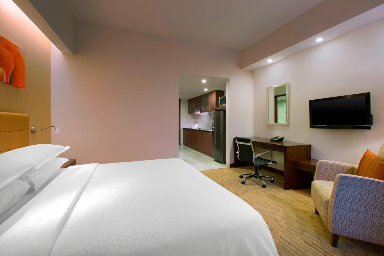 Four Points By Sheraton Hotel And Serviced Apartments Púna Exteriér fotografie