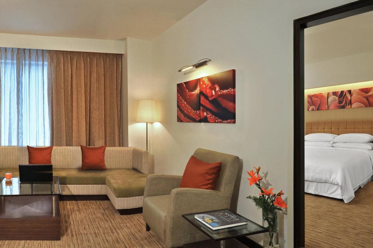 Four Points By Sheraton Hotel And Serviced Apartments Púna Exteriér fotografie