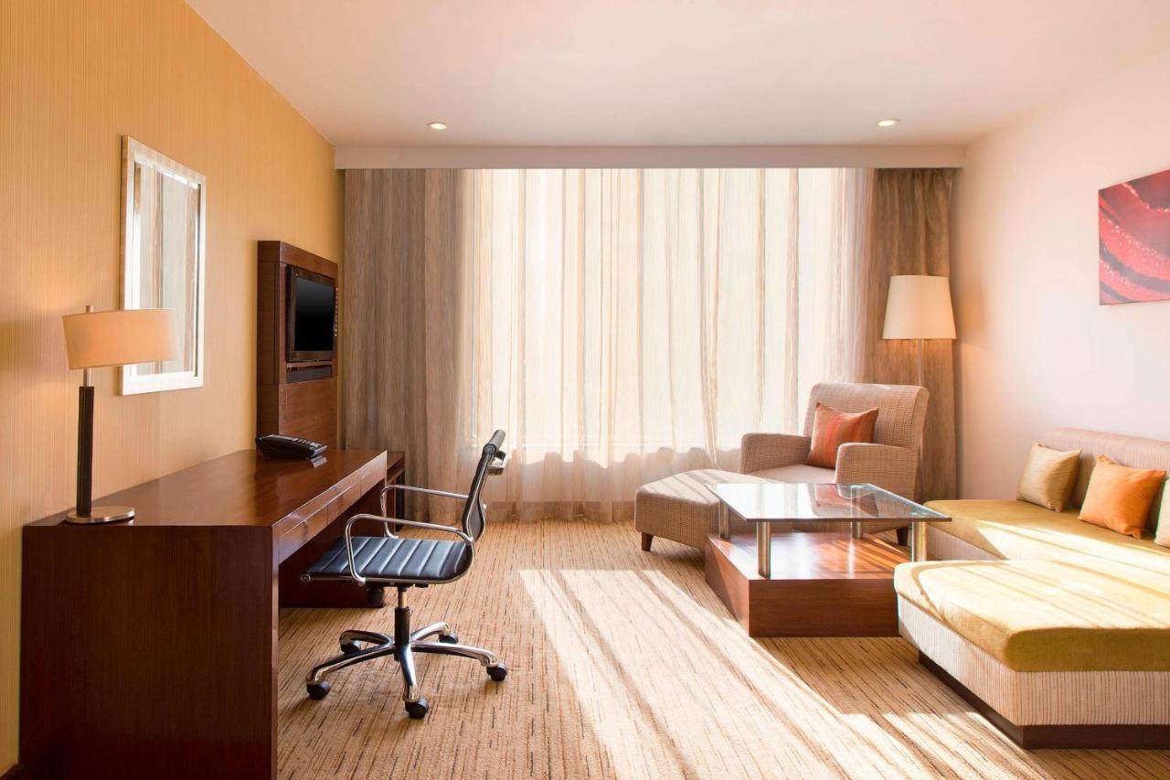 Four Points By Sheraton Hotel And Serviced Apartments Púna Exteriér fotografie