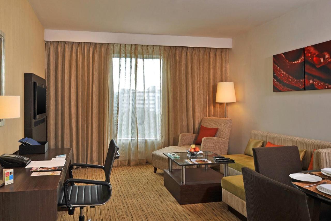 Four Points By Sheraton Hotel And Serviced Apartments Púna Exteriér fotografie