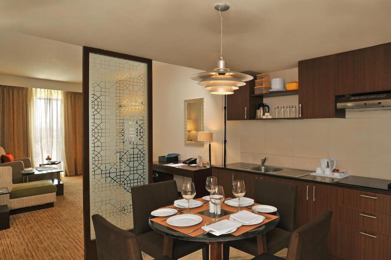 Four Points By Sheraton Hotel And Serviced Apartments Púna Exteriér fotografie