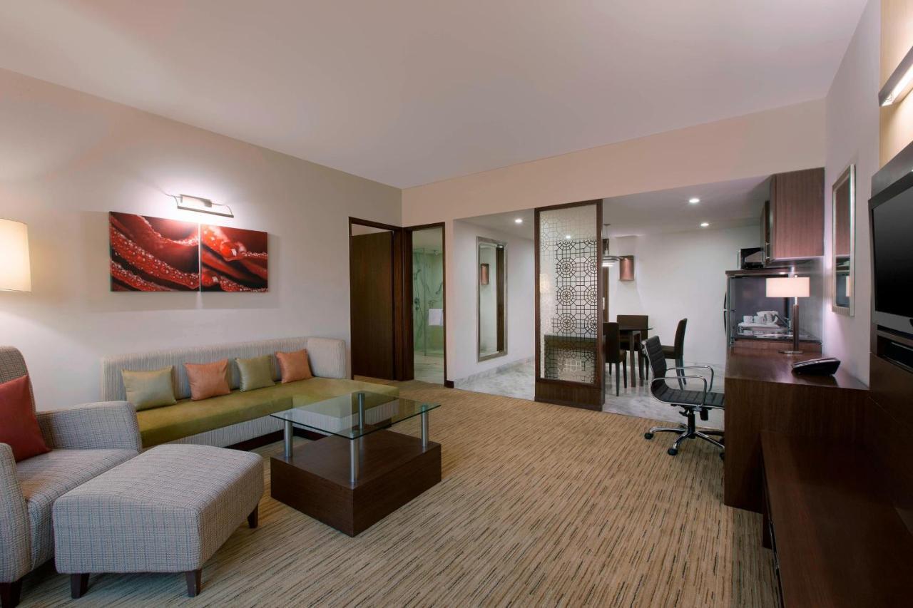 Four Points By Sheraton Hotel And Serviced Apartments Púna Exteriér fotografie