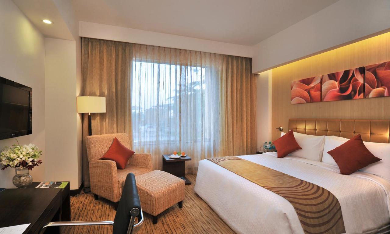 Four Points By Sheraton Hotel And Serviced Apartments Púna Exteriér fotografie