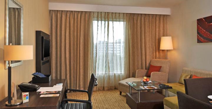 Four Points By Sheraton Hotel And Serviced Apartments Púna Exteriér fotografie