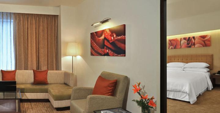 Four Points By Sheraton Hotel And Serviced Apartments Púna Exteriér fotografie