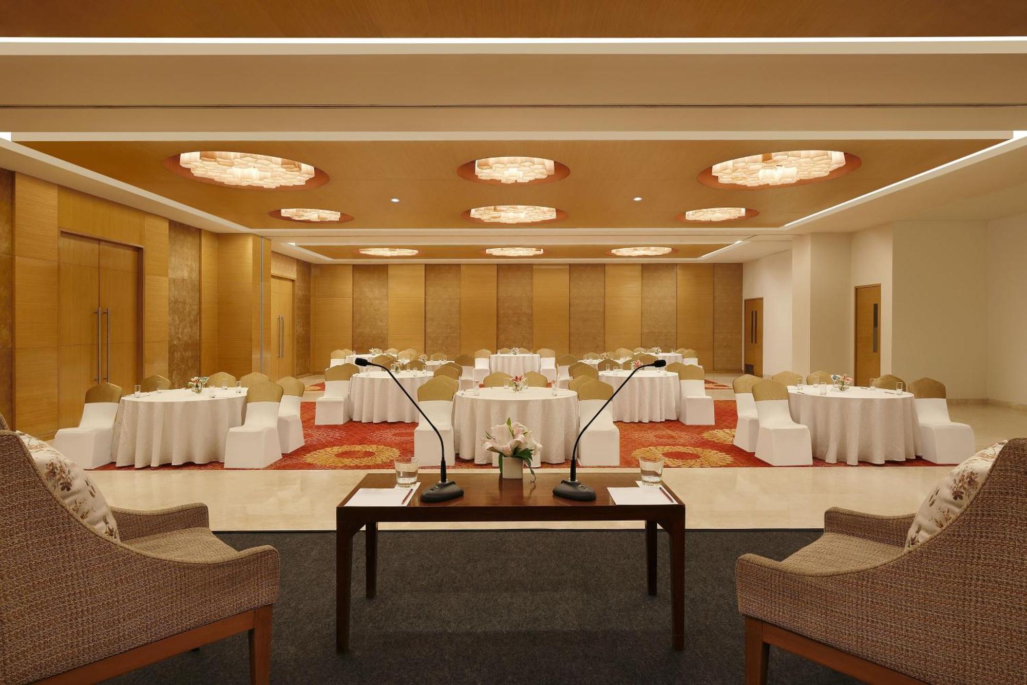 Four Points By Sheraton Hotel And Serviced Apartments Púna Exteriér fotografie