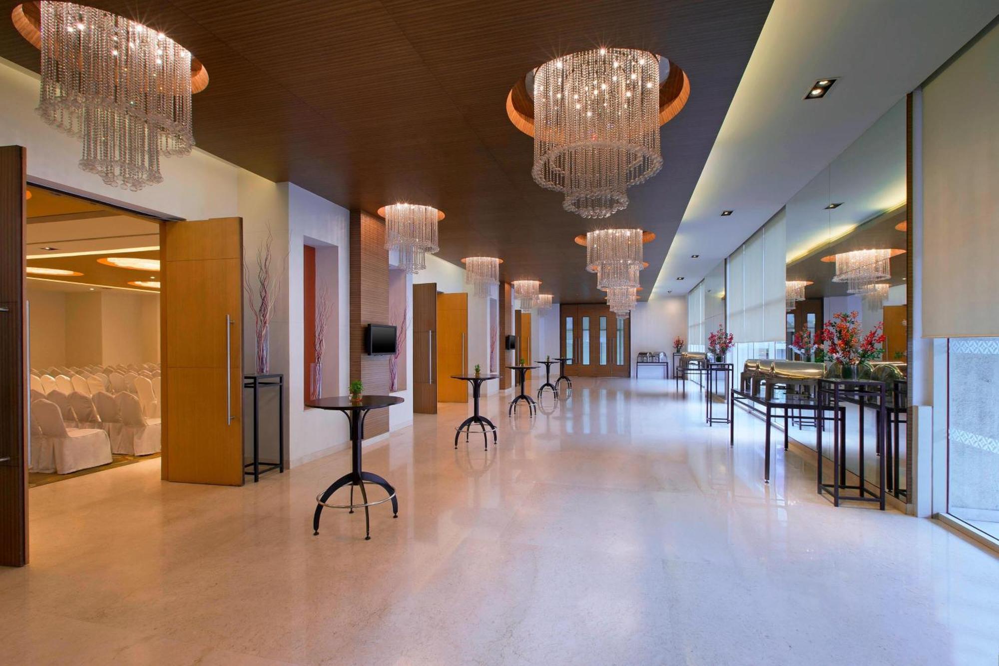 Four Points By Sheraton Hotel And Serviced Apartments Púna Exteriér fotografie