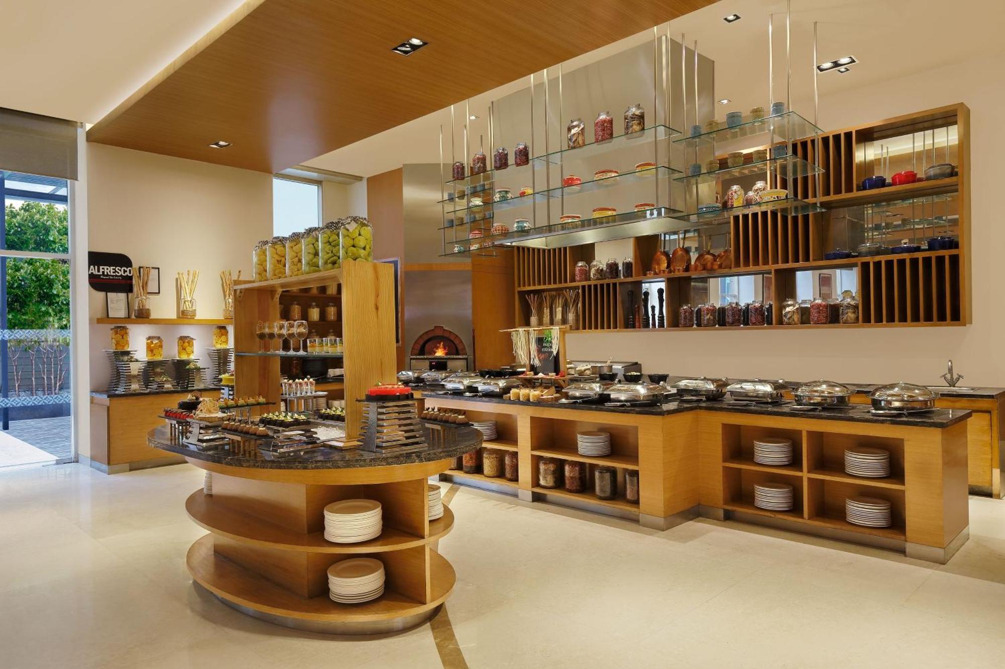 Four Points By Sheraton Hotel And Serviced Apartments Púna Exteriér fotografie