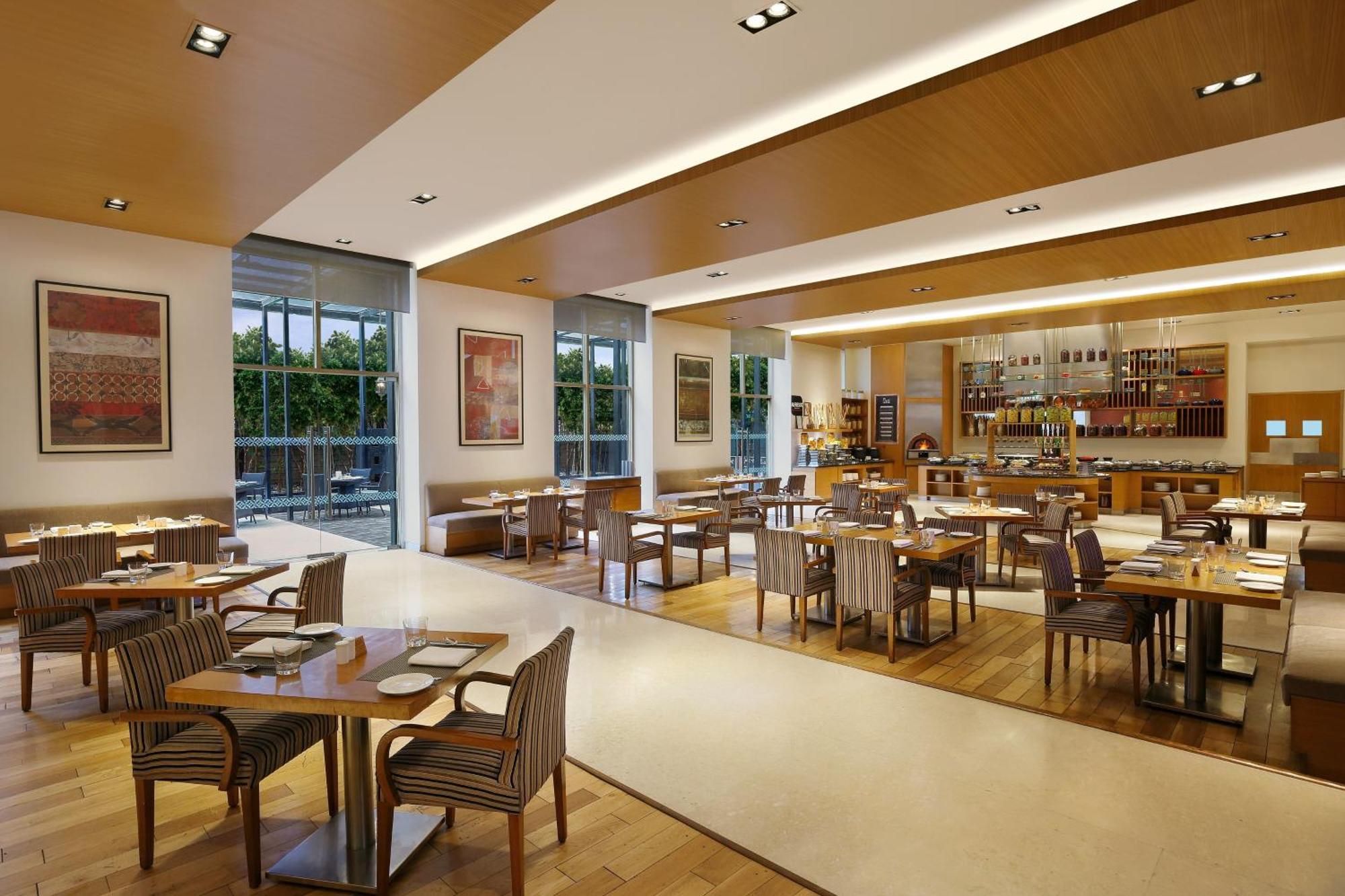 Four Points By Sheraton Hotel And Serviced Apartments Púna Exteriér fotografie