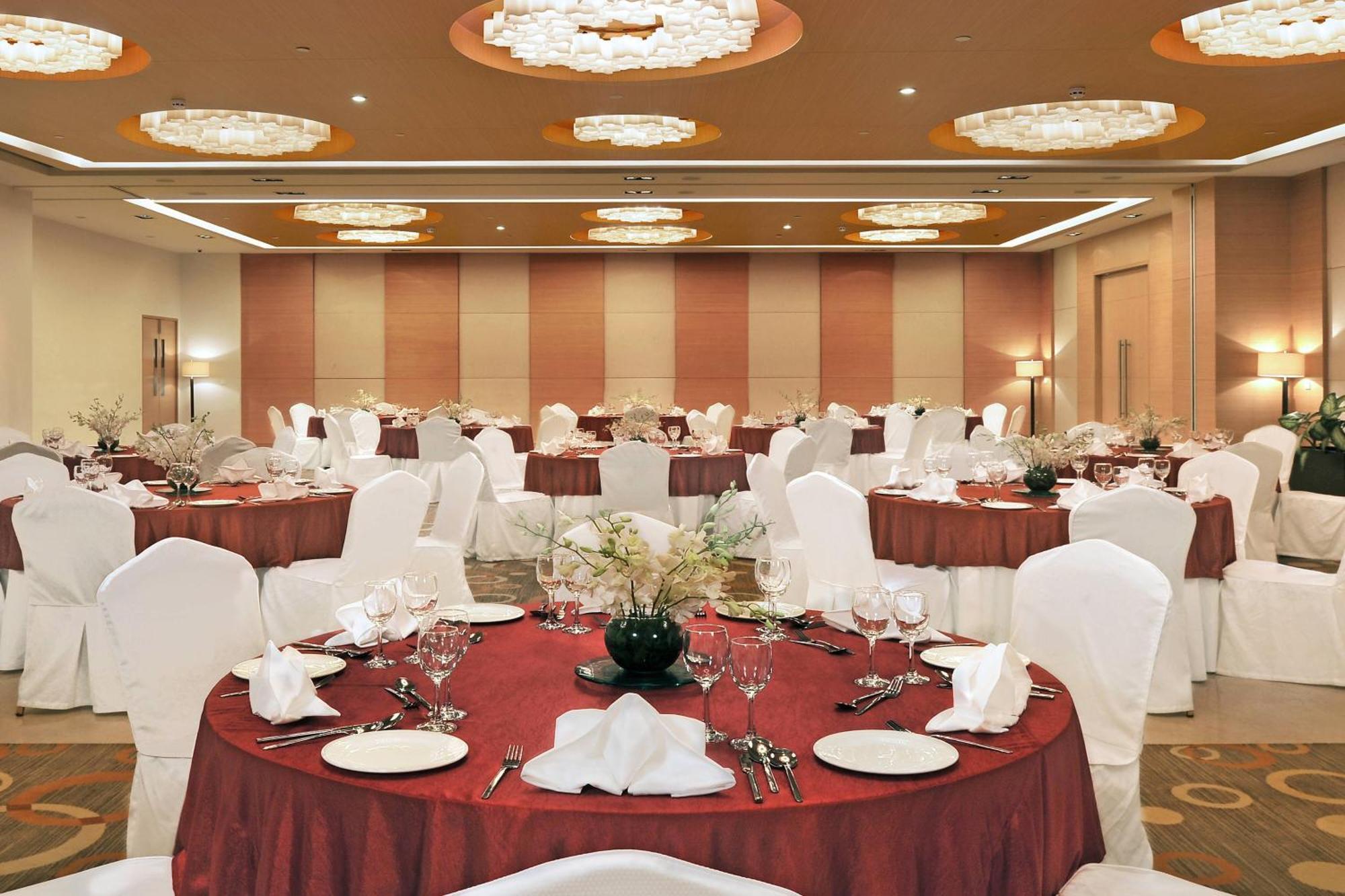 Four Points By Sheraton Hotel And Serviced Apartments Púna Exteriér fotografie
