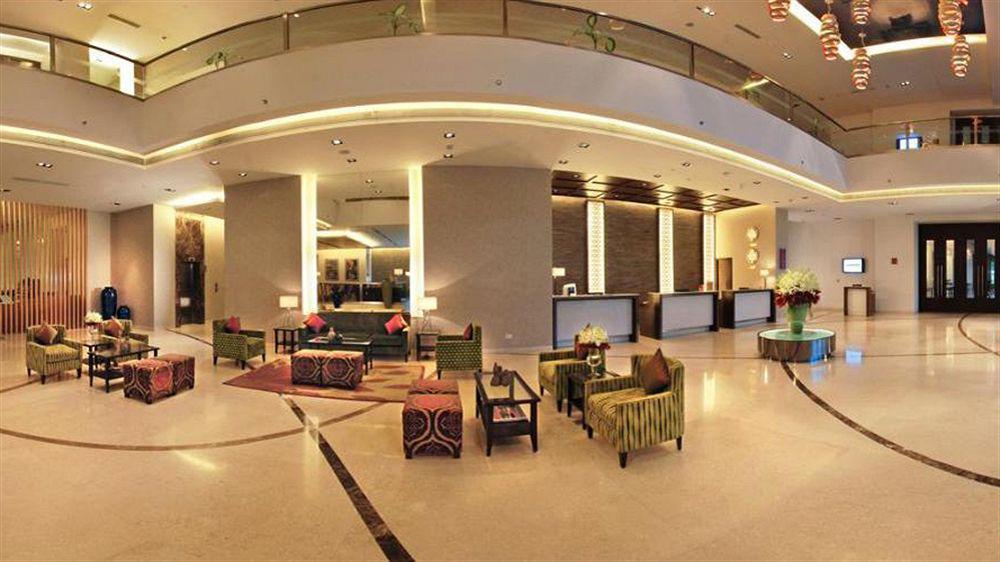 Four Points By Sheraton Hotel And Serviced Apartments Púna Exteriér fotografie